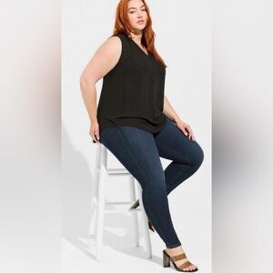 Torrid Harper Blouse Size 4 Black Sleeveless 1/4 Button‎ Front Relaxed Fit EUC